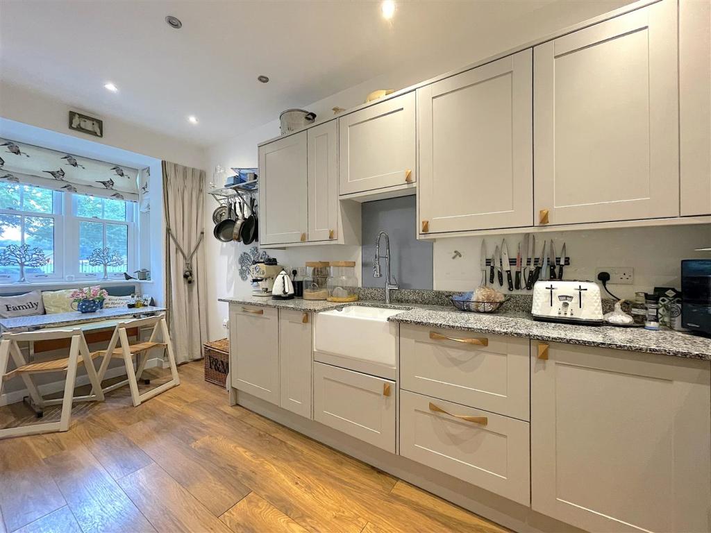Kitchen (2).jpeg