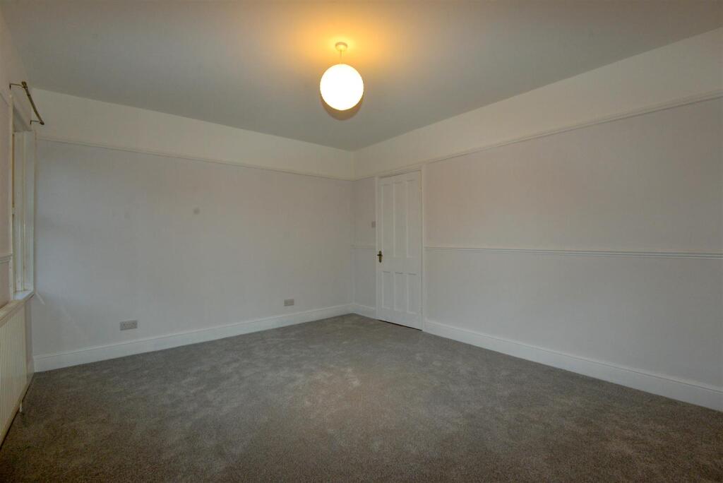 Bedroom1 3.jpg