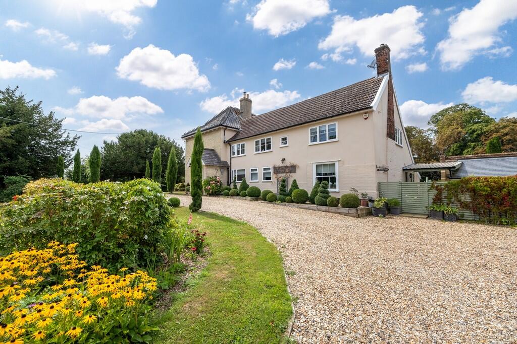 1440px-Elm Farm H...