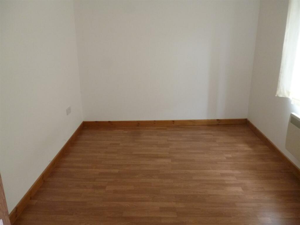 bedroom.JPG