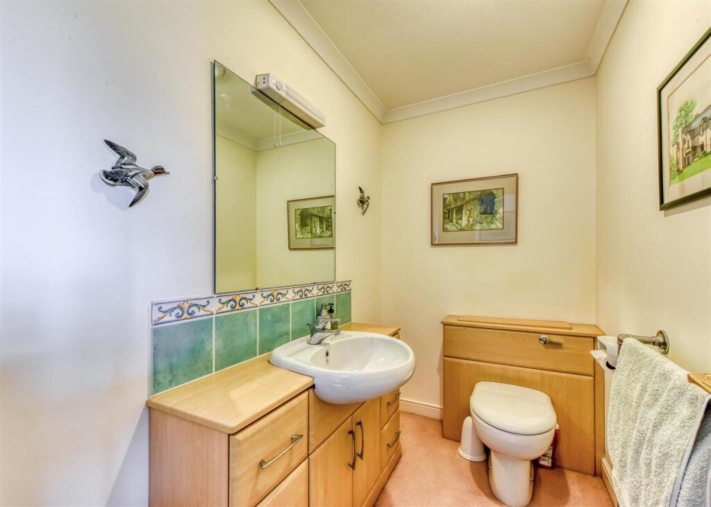 20 Cross Road-wc.jpg