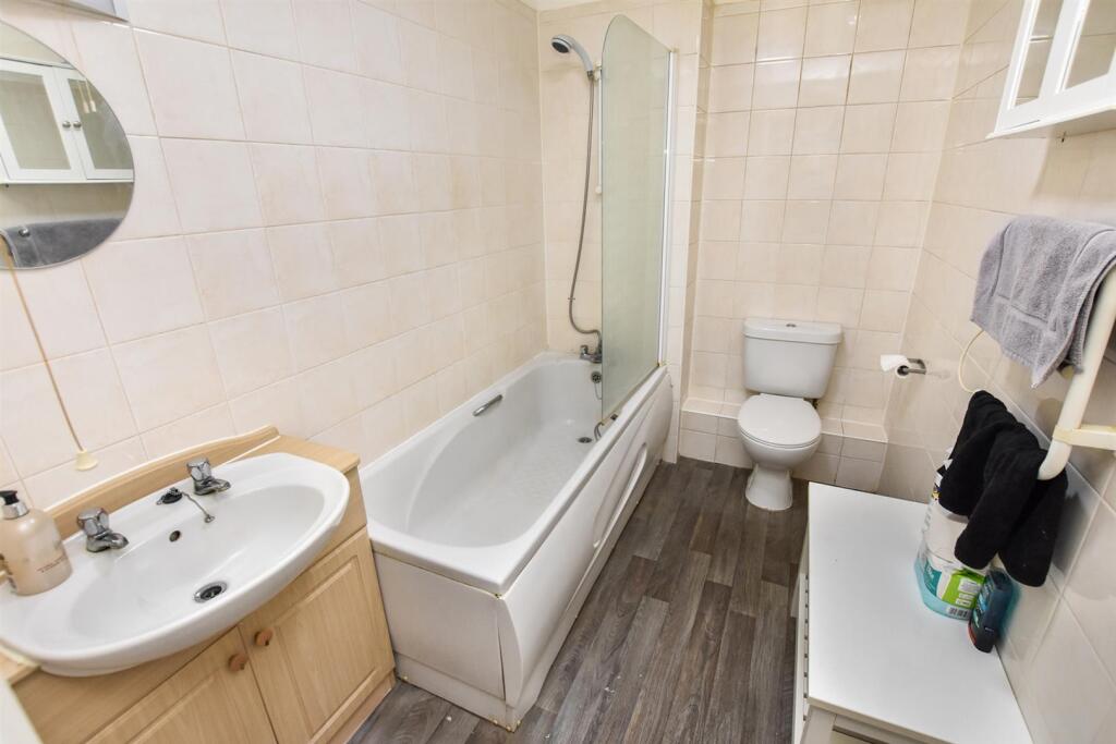 Bathroom.jpg