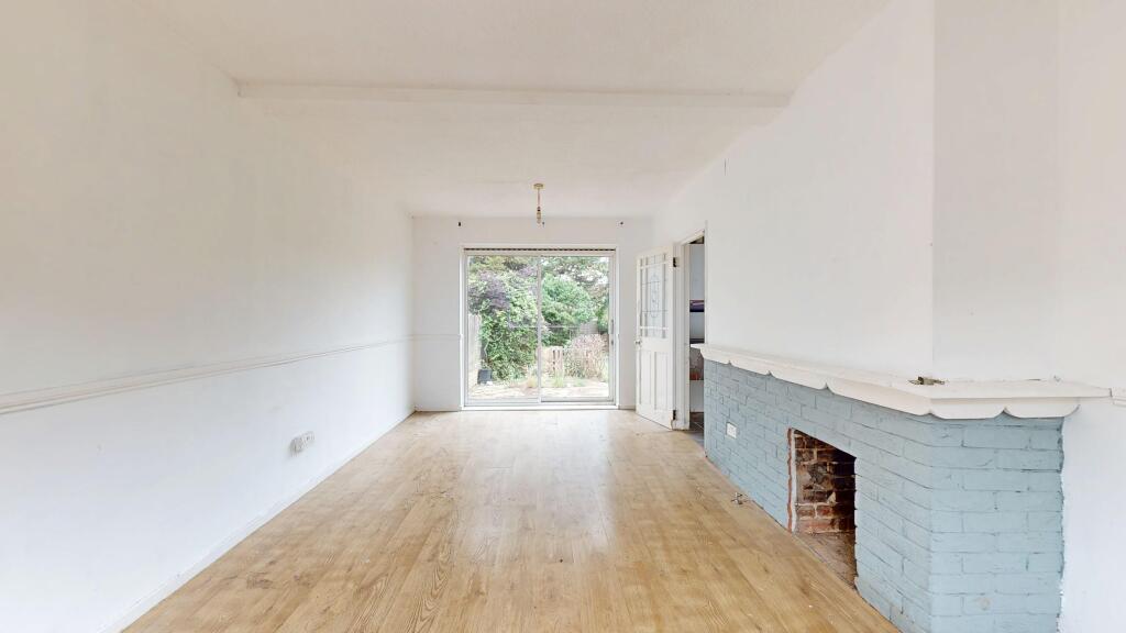 25 Pirbright Crescent, New Addington, Croydon, CR0 0RT