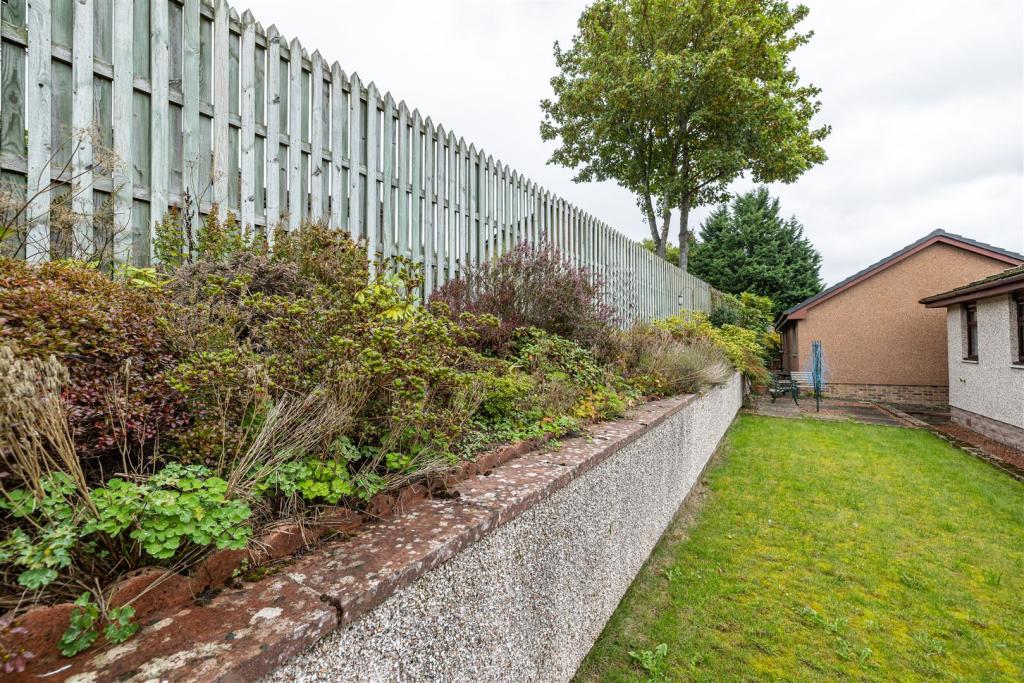 2 Kingsknowe Gardens Galashiels 28.JPG