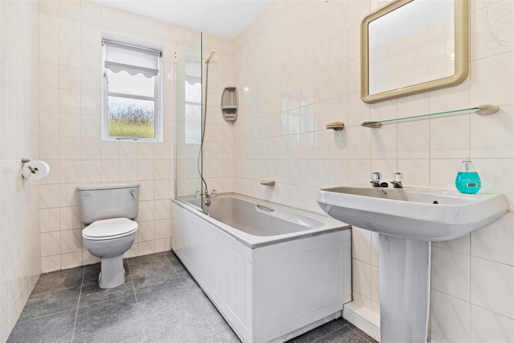 Bathroom.jpg