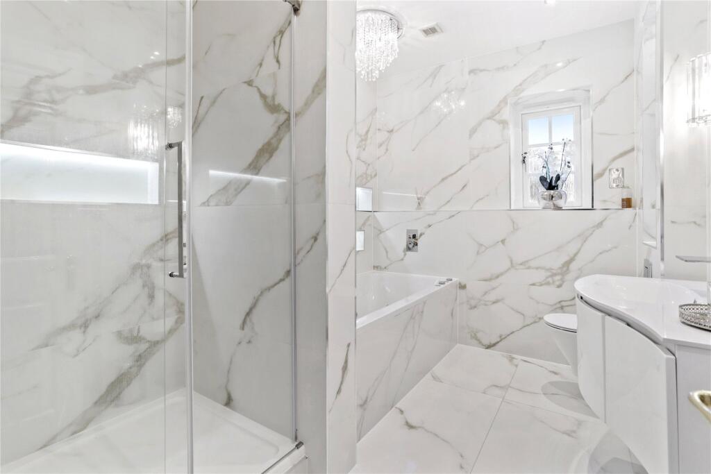 Family Bath/Shower