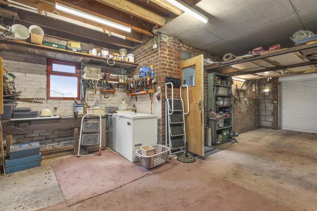 84 Totteridge Lane, HP13 7PZ-7.jpg