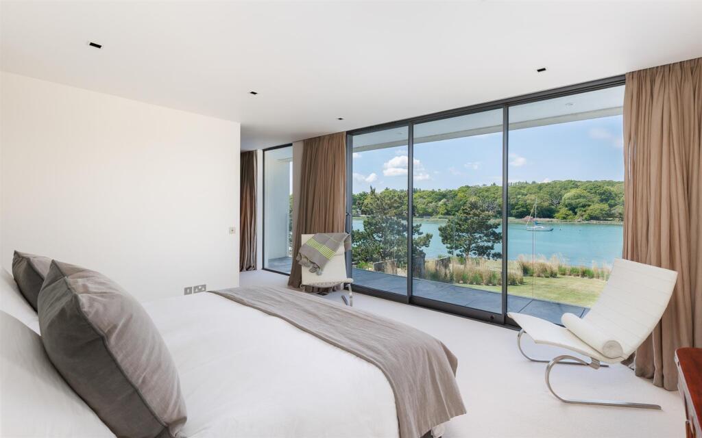 Principal Bedroom Suite