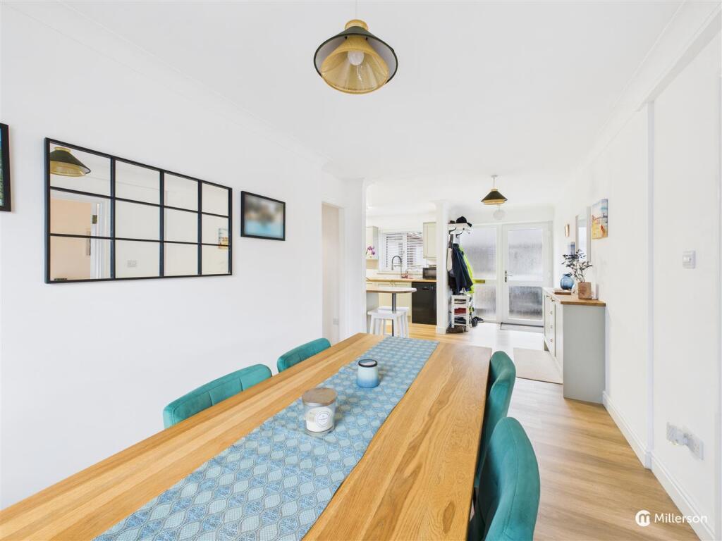 OPEN PLAN L SHAPED KITCHEN DINER
