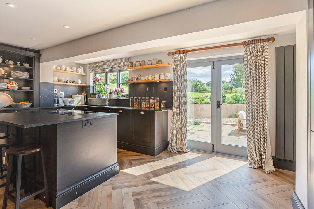 Kitchen/Breakfast...