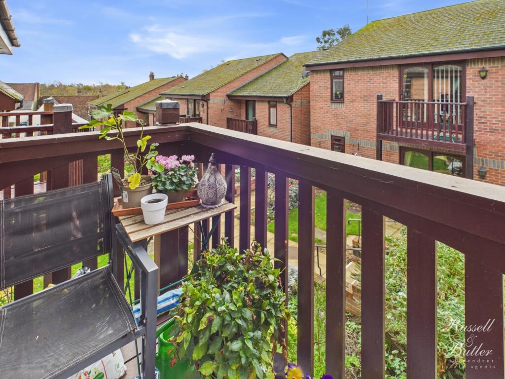 CAM01995G0-PR0385-STILL007