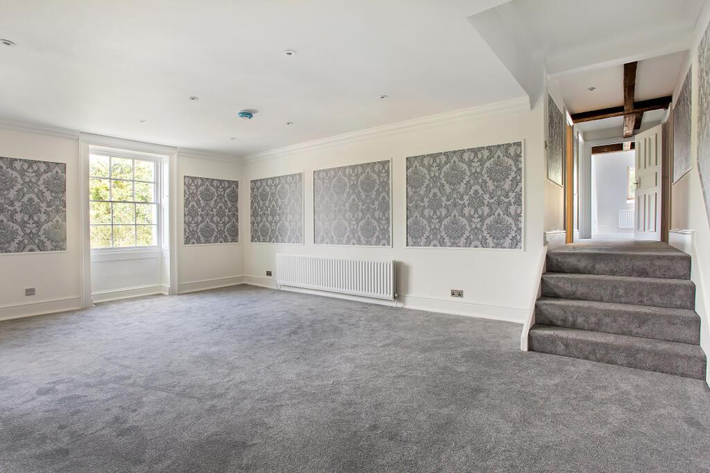 Sitting Room / Entrance Hall