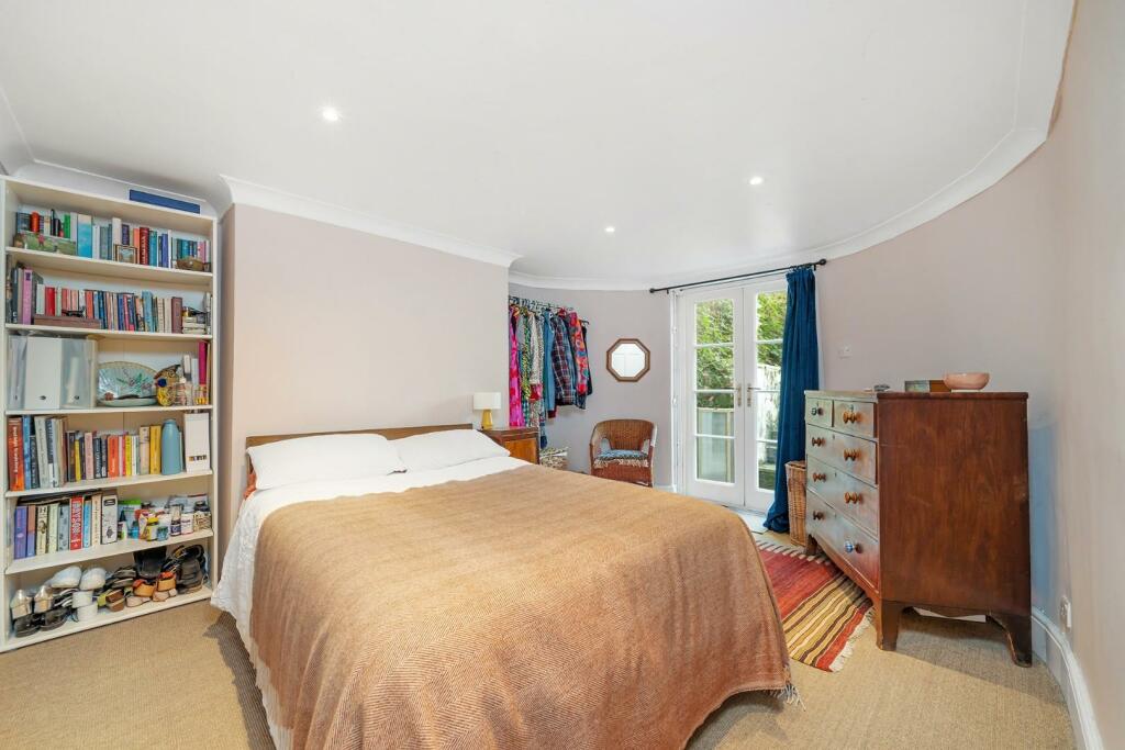 Bedroom 1.JPG