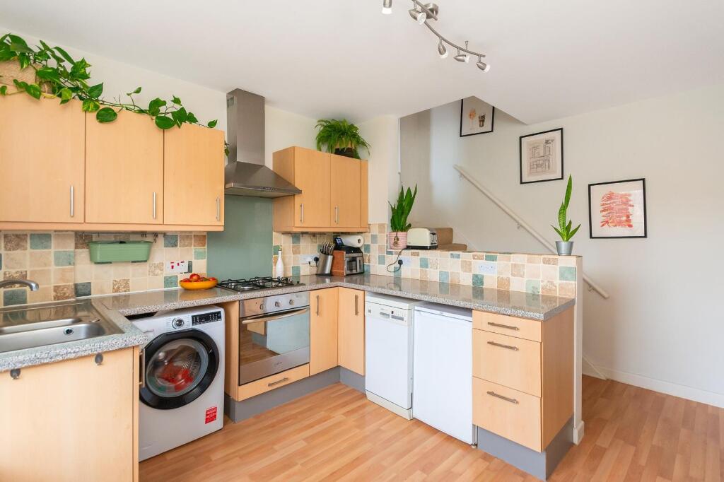 2Z4R6RD - Kitchen F.jpg