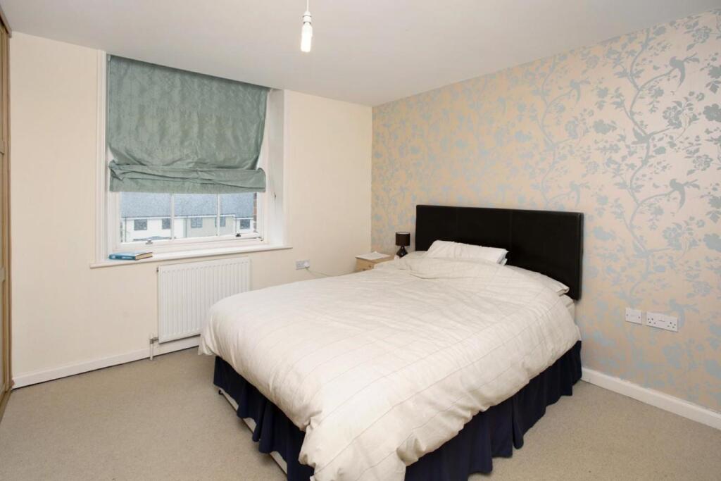 Bedroom v3 (Large).jpg