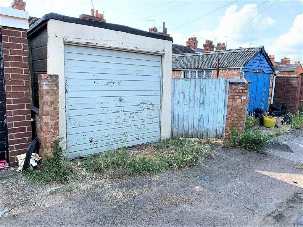 SINGLE GARAGE