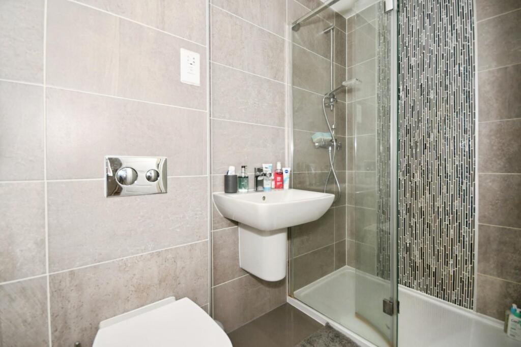 EN SUITE.jpg