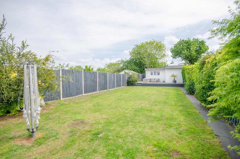 Rear garden pic 2.jpg