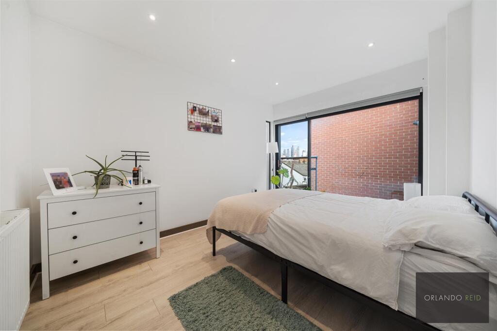 Flat 4, 559 Wandsworth Road SW8 3JD-6.jpg