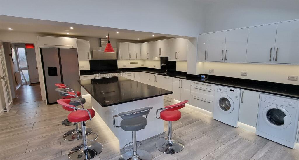 Kitchen Family Room