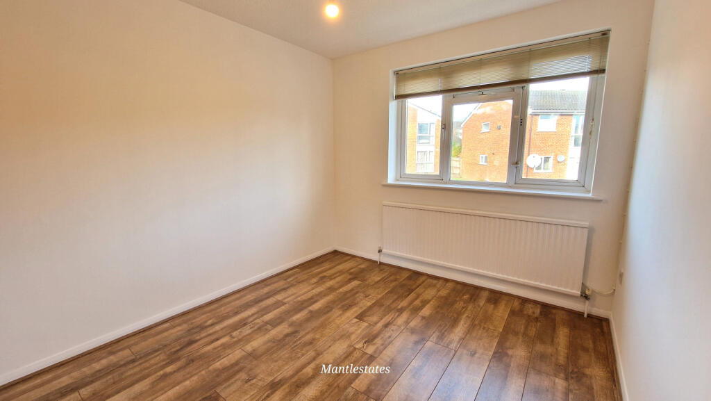 FRONT BEDROOM (1)