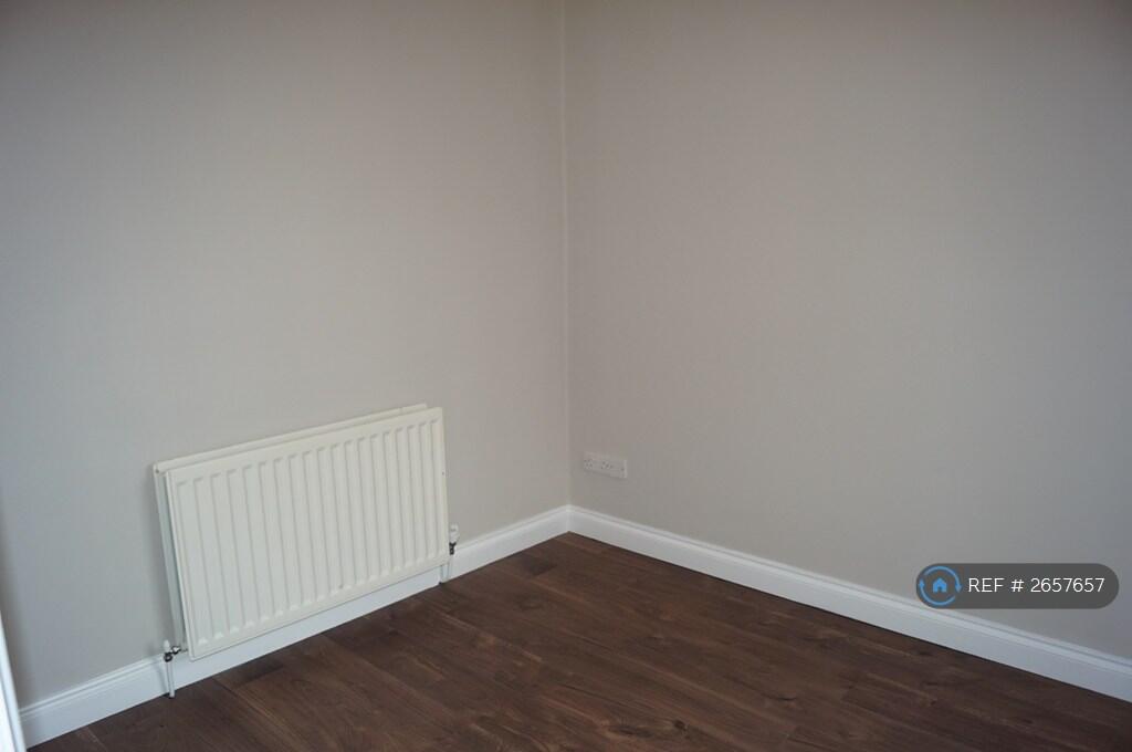 Bedroom Photo 2