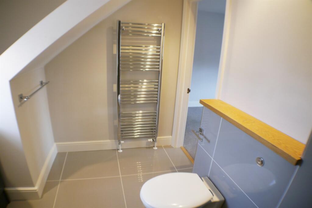 En-suite to Bedroom 
