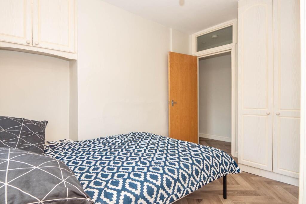 Bedroom:
