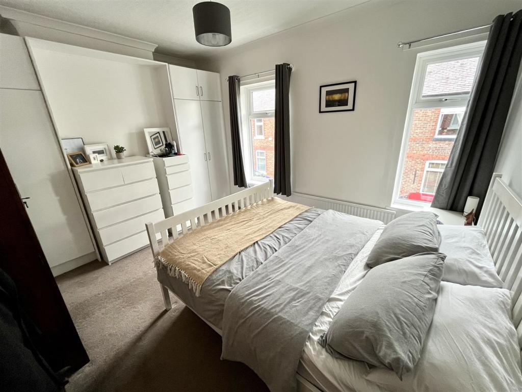 Bedroom 1.jpg