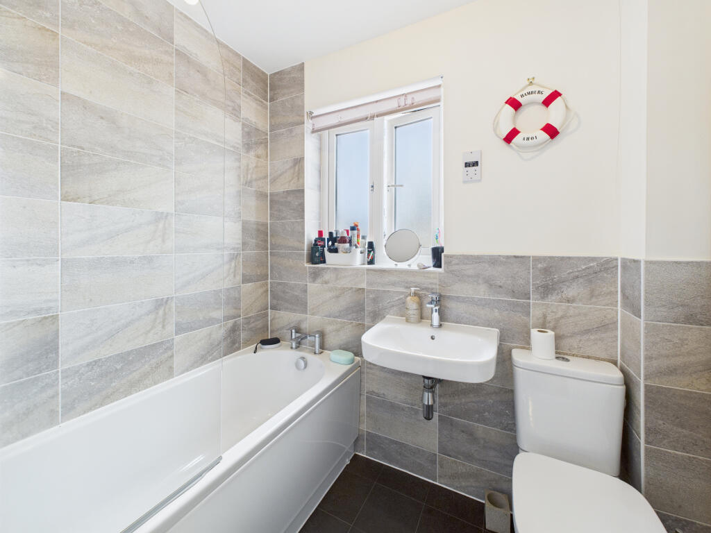 CAM05627G0-PR0014-STILL014