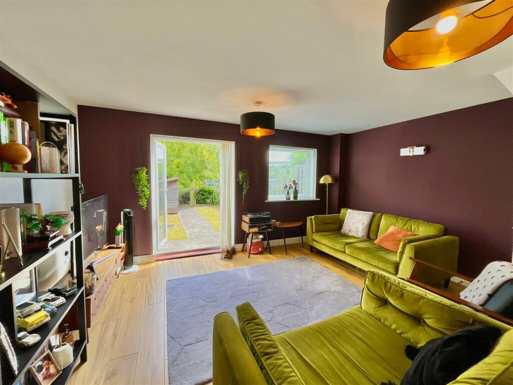 OPEN PLAN DINING KITCHEN/LIVING ROOM