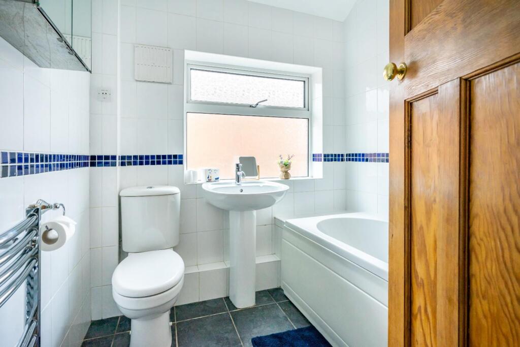 14 chestnut grove-14.jpg