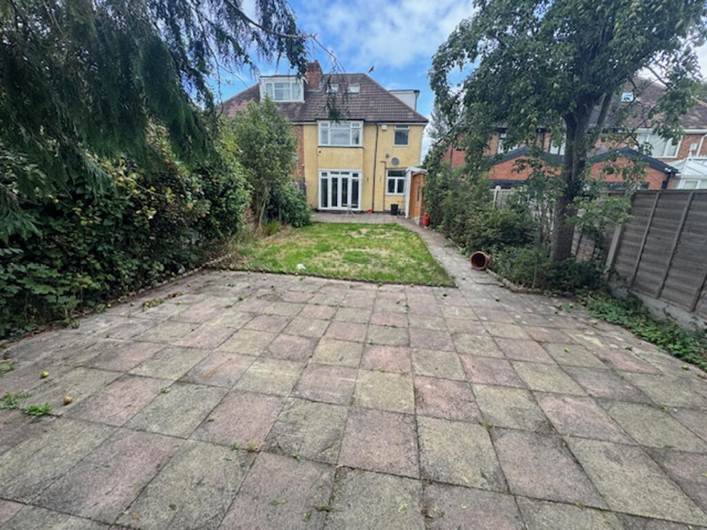 62 Sandhurst Avenue - gardden 2