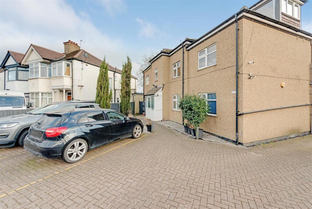 Renters Avenue, Hendon, London NW4