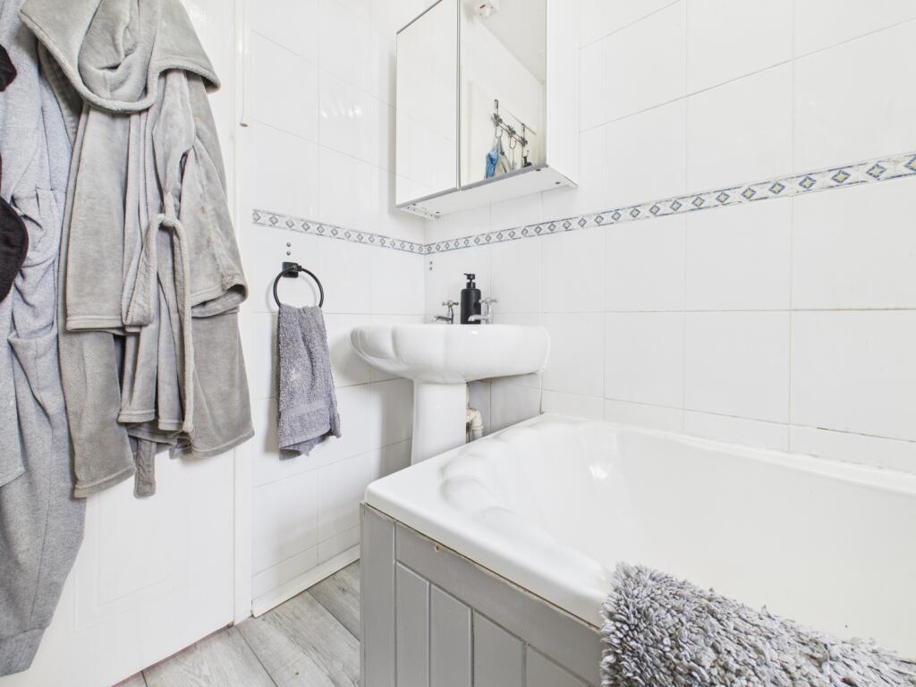 CAM03729G0-PR0186-STILL005