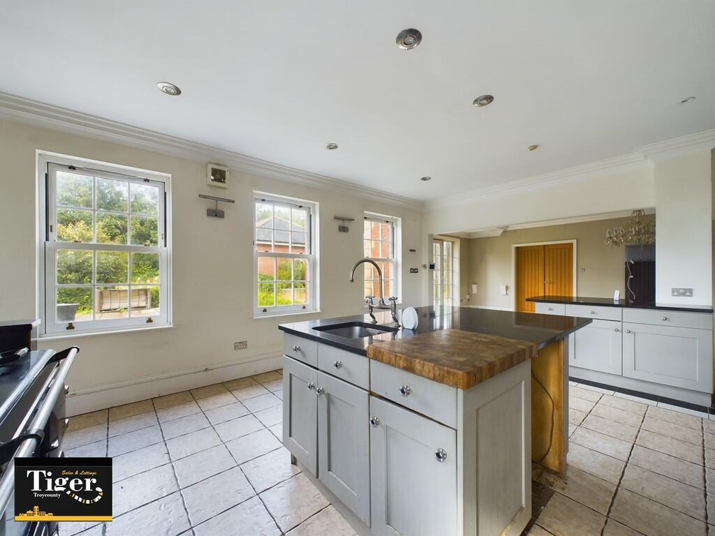 CAM02176G0-PR0329...