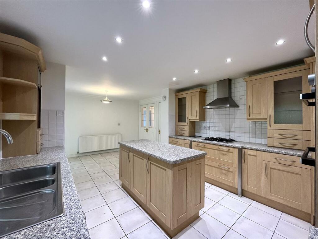 Kitchen Area Aspect 3