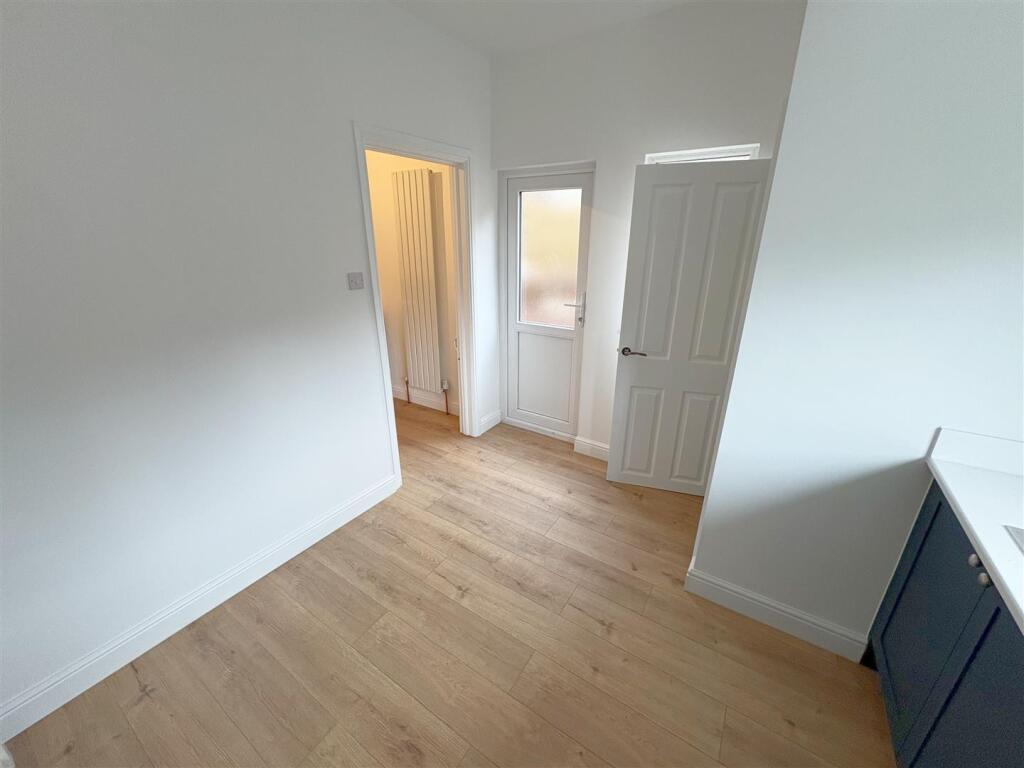 Utility room (1).jpg