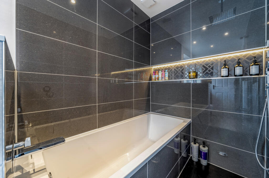 1340800468a4a93b66285