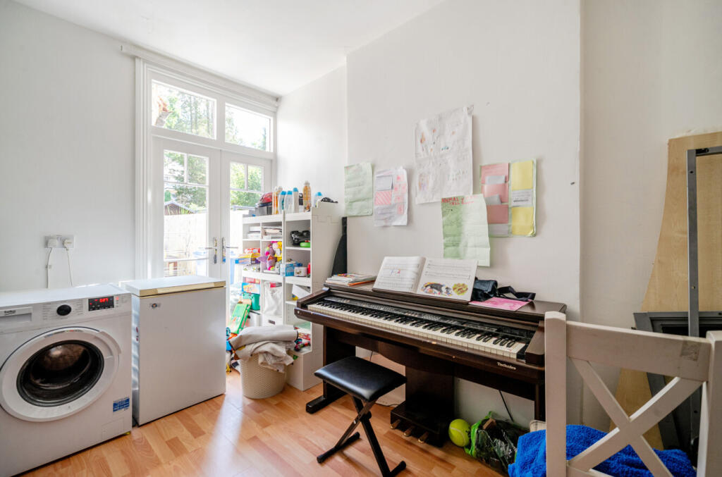 1317296-15-687a35...