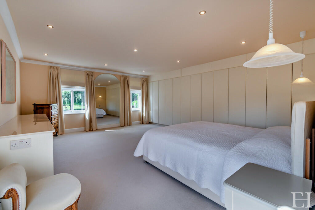 8617805-interiorW...