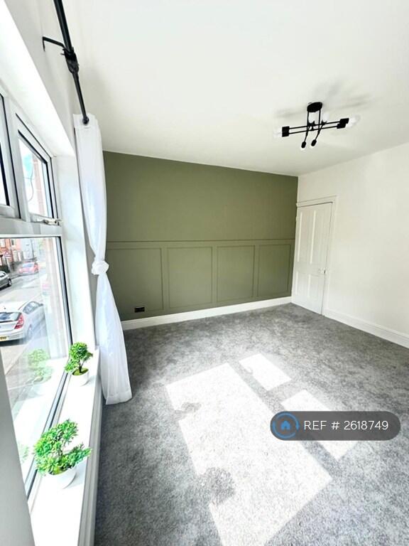 Double Bedroom With Storage