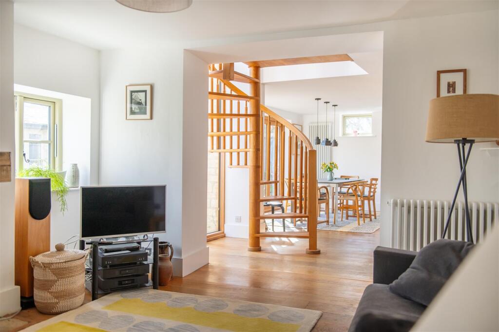 view into kitchen.jpg