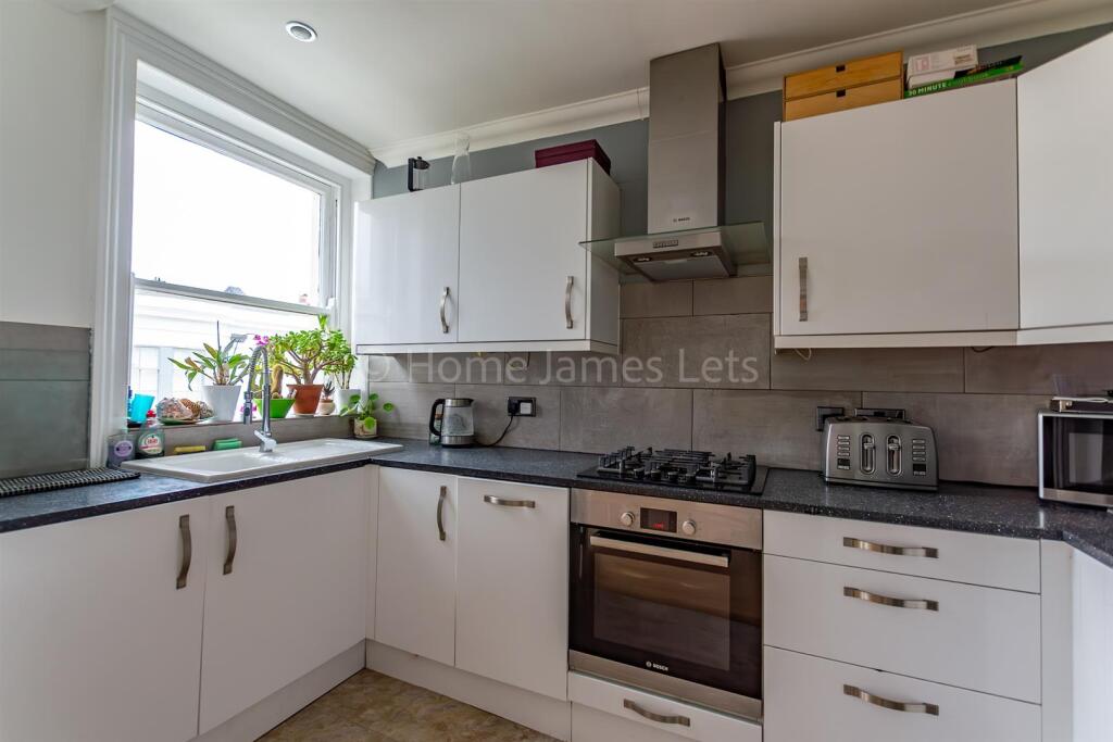 18575569 Kitchen (1).jpg