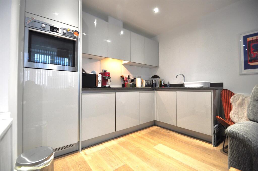 Open Plan Kitchen &amp; Living Area