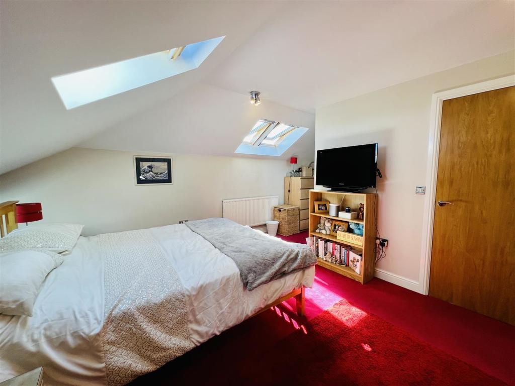 Bedroom 1 Aspect 2.jpg