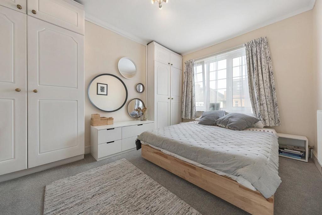 Bedroom (4).jpg