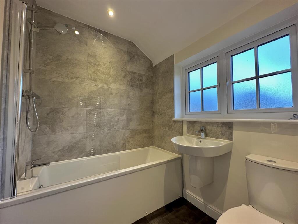 FAMILY BATHROOM .jpg