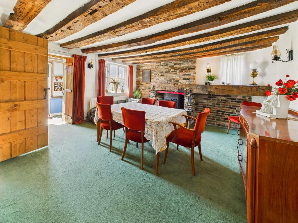 Sitting/Dining room