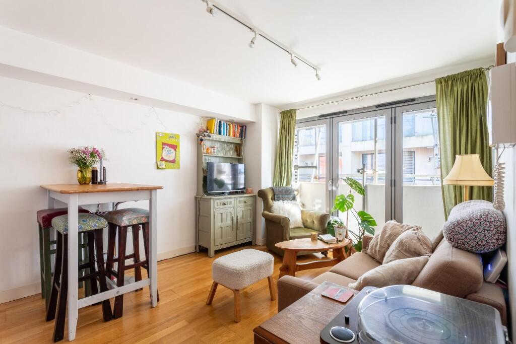 open plan living room kitchen (2).jpg